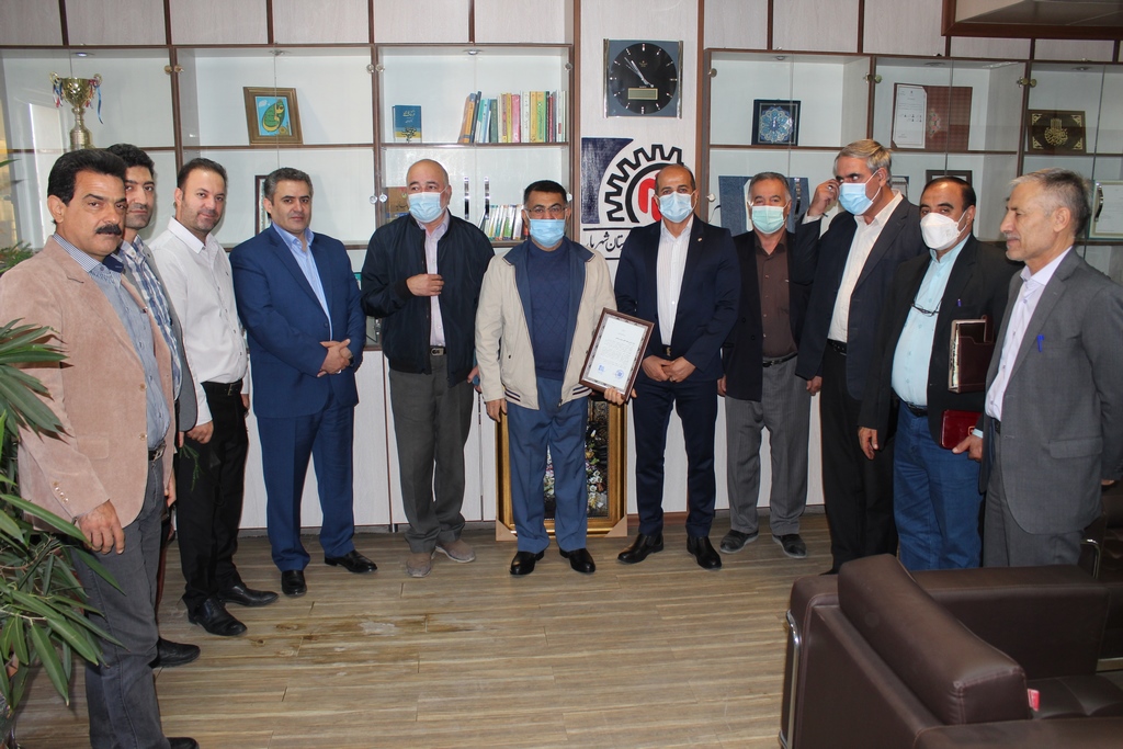طی مراسمی ویژه از زحمات بهمن درخشان رئیس اسبق اتحادیه فروشندگان لوازم خانگی شهریار تقدیر شد