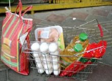 اهداء بسته سبد کالا به مددجویان تحت پوشش بهزیستی به مناسبت دهه مبارکه فجر